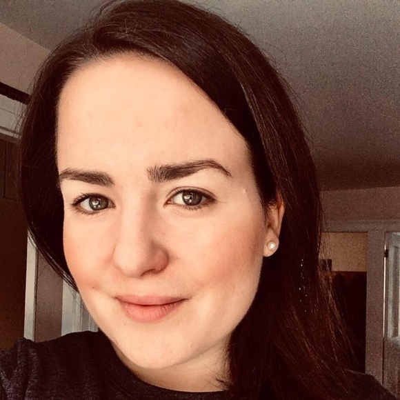 Hi I am Amy! I am a buyer and a seller! :D - Picture 1 of 3